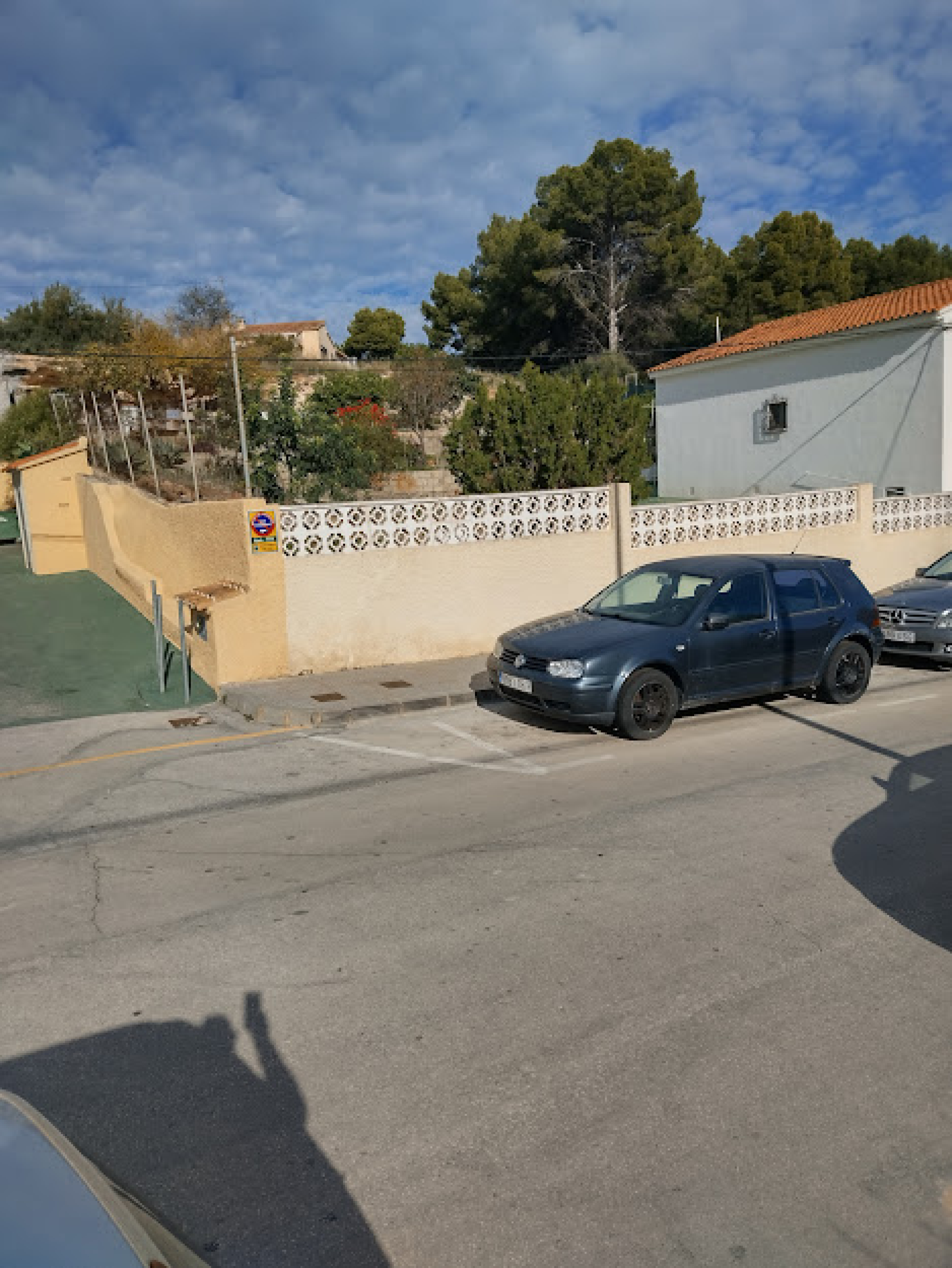 Se vende parcela para la construcción de una casa adosada o casa de pueblo a las afueras de Calpe 