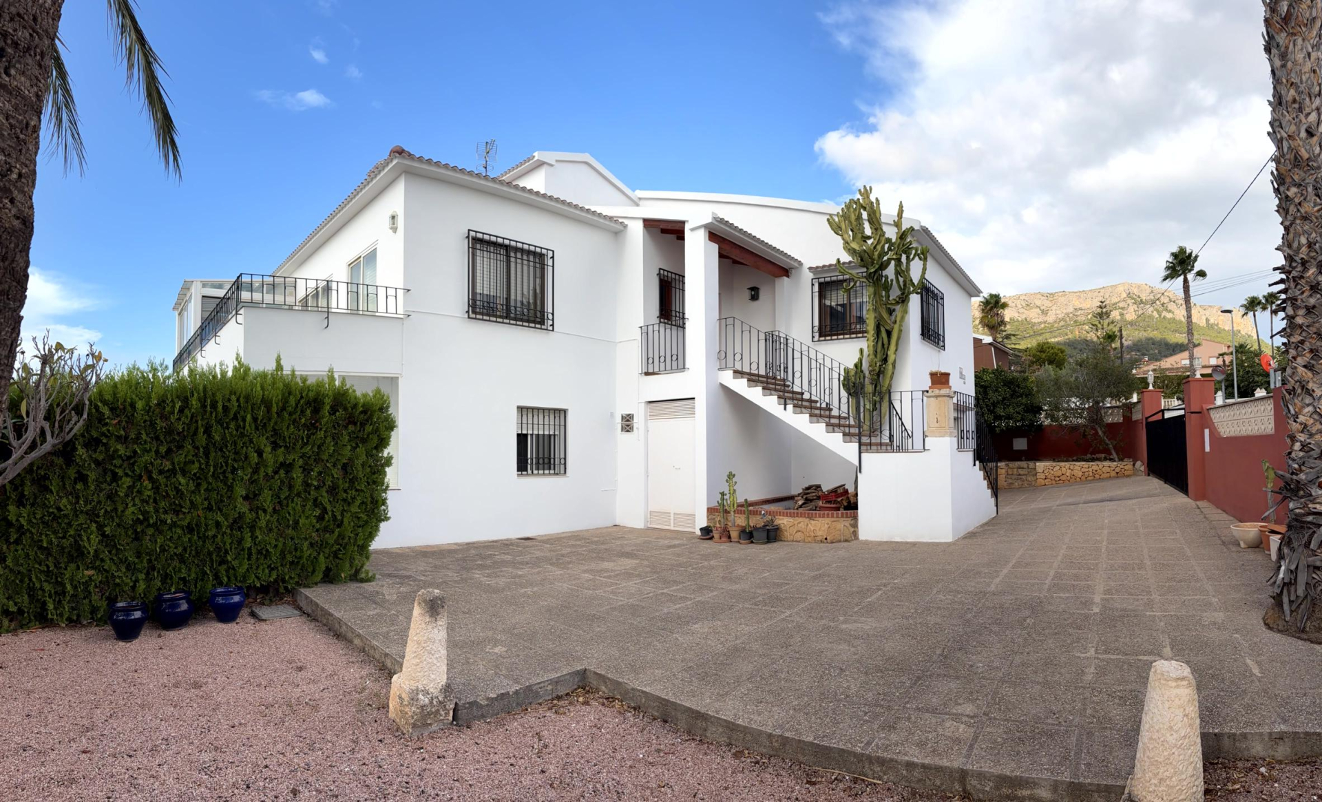 Se vende villa con 6 dormitorios en Calpe.